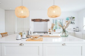 Microwave, dishwasher, toaster, cookware/dishes/utensils