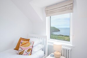 4 bedrooms, iron/ironing board, Internet