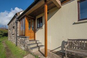 Exterior - Ty Siani, Holiday Cottage Trelerw, Nr St Davids, Sleeps 6, 3 bedrooms, bathrooms (Haverfordwest)