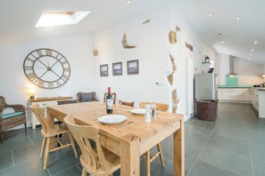 Dining - Ty Top, Holiday Home Newport, Sleeps 4, 2 bedrooms,  bathrooms (Newport)