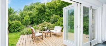 Ty Top, Holiday Home Newport, Sleeps 4, 2 bedrooms,  bathrooms