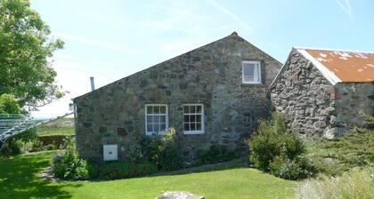 Ty Uchaf Cottage, Holiday Cottage Pwll Deri, Strumble Head, Sleeps 5, 2 bedrooms,  bathrooms
