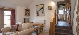 Ty Uchaf Cottage, Holiday Cottage Pwll Deri, Strumble Head, Sleeps 5, 2 bedrooms, bathrooms