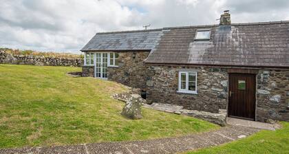 Ty Uchaf Mill, Holiday Property Pwll Deri, Strumble Head, Sleeps 4, 2 bedrooms, bathrooms