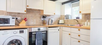 Ty Uchaf Mill, Holiday Property Pwll Deri, Strumble Head, Sleeps 4, 2 bedrooms, bathrooms