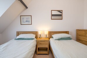 3 bedrooms, iron/ironing board, Internet