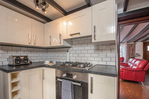 Ty y Mor, Holiday Cottage Newport, Sleeps 6, 3 bedrooms,  bathrooms