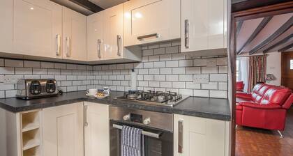 Ty y Mor, Holiday Cottage Newport, Sleeps 6, 3 bedrooms, bathrooms