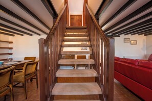 Interior - Ty y Mor, Holiday Cottage Newport, Sleeps 6, 3 bedrooms,  bathrooms (Newport)