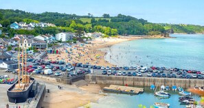 Beach - Upper Mead, Holiday Cottage Amroth, Sleeps 6, 3 bedrooms,  bathrooms (NARBERTH)