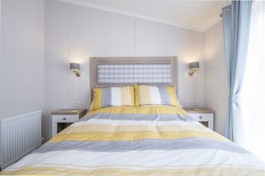 2 室のベッドルーム、アイロン / アイロン台、インターネット