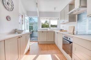 Microwave, dishwasher, toaster, cookware/dishes/utensils - Valley View, Holiday Cottage Little Haven, Sleeps 6, 3 bedrooms,  bathrooms (Haverfordwest)