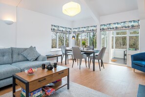 Living area - Valley View, Holiday Cottage Little Haven, Sleeps 6, 3 bedrooms,  bathrooms (Haverfordwest)