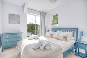 3 bedrooms, iron/ironing board, internet