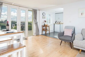 Living area - Vista Mar, Holiday Cottage Freshwater East, Sleeps 6, 3 bedrooms, bathrooms (Pembroke)