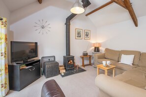 DVD player - Weavers Cottage, Holiday Property Llanmill, Nr Narberth, Sleeps 4, 2 bedrooms,  bathrooms (Nr Narberth)