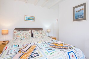 2 bedrooms, iron/ironing board, internet - Weavers Cottage, Holiday Property Llanmill, Nr Narberth, Sleeps 4, 2 bedrooms,  bathrooms (Nr Narberth)
