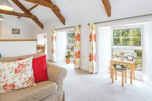 DVD player - Weavers Cottage, Holiday Property Llanmill, Nr Narberth, Sleeps 4, 2 bedrooms,  bathrooms (Nr Narberth)