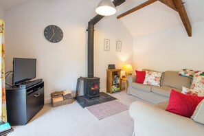 DVD player - Weavers Cottage, Holiday Property Llanmill, Nr Narberth, Sleeps 4, 2 bedrooms,  bathrooms (Nr Narberth)