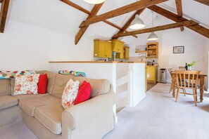 DVD player - Weavers Cottage, Holiday Property Llanmill, Nr Narberth, Sleeps 4, 2 bedrooms,  bathrooms (Nr Narberth)