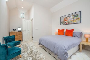 4 habitaciones, tabla de planchar con plancha y internet 