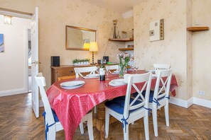 Dining - Westhills, Holiday Cottage Lydstep, Sleeps 7, 3 bedrooms,  bathrooms (Lydstep)