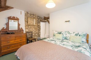4 habitaciones, tabla de planchar con plancha y internet 