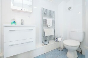 Towels - Willowcot Cottage, Holiday Cottage Talbenny, Little Haven, Sleeps 2, 1 bedrooms,  bathrooms (Haverfordwest)