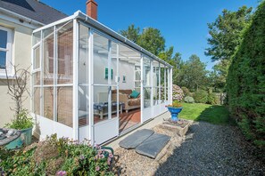 Terrace/patio - Willowcot Cottage, Holiday Cottage Talbenny, Little Haven, Sleeps 2, 1 bedrooms,  bathrooms (Haverfordwest)