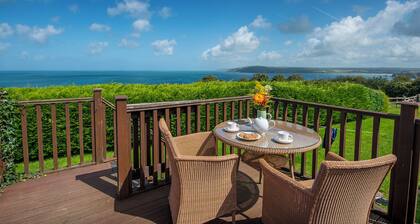 Y Bwthyn, Holiday Property Cwm Yr Eglwys, Sleeps 2, 1 bedrooms, bathrooms