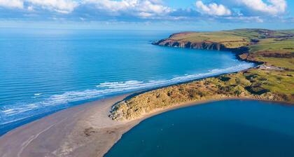 Y Sied, Holiday Cottage Newport, Sleeps 2, 1 bedrooms, bathrooms