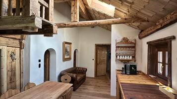 Deluxe House, Non Smoking (Pacific) | Down duvets, individually furnished, free WiFi