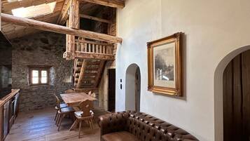 Casa Deluxe, non fumatori (Pacific) | Copriletto in piuma, con arredamento individuale, Wi-Fi gratuito