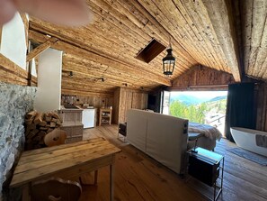 Deluxe Room, Non Smoking (Viva) | Gebar bulu kapas, dilengkapkan perabot secara berasingan, Wi-fi percuma 