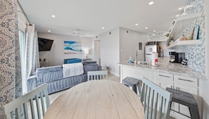 Interior - La Internacional 305 Beach Front (South Padre Island)