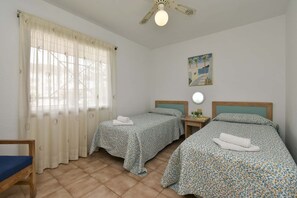 1 bedroom, iron/ironing board, WiFi, bed sheets - Castle Harbour 32 - One Bed (Los Cristianos)
