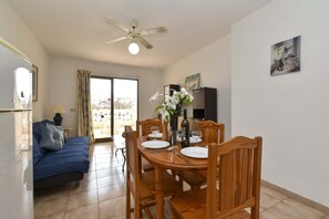 Dining - Castle Harbour 32 - One Bed (Los Cristianos)