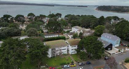 Fairwinds in Poole With 2 Bedrooms and 1 Bathrooms