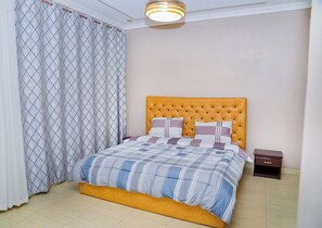 デラックス   ダブルルーム | デスク、ノートパソコン用作業スペース、WiFi (無料)、ベッドシーツ