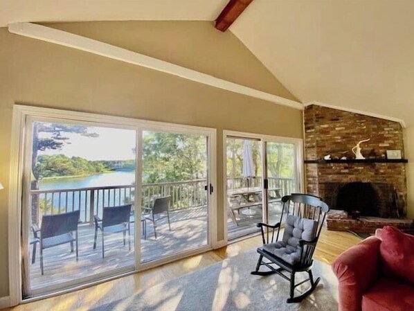 テレビ、卓球台