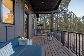 Terrace/patio - New Luxury 2BR Cozy Flagstaff Home Near NAU (Flagstaff)