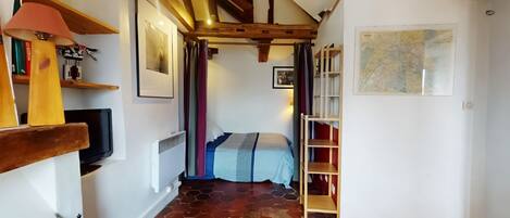 1 bedroom, iron/ironing board, WiFi, bed sheets