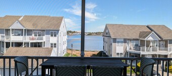 Bright 4BR Bayview Condo – Family Retreat in Nature-Loving Bethany Bay Community