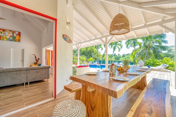 Outdoor dining