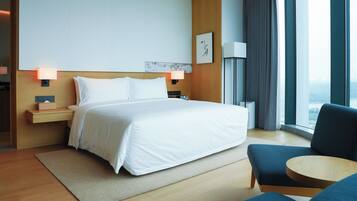 Executive Suite | Minibar, in-room safe, blackout drapes, cribs (free)