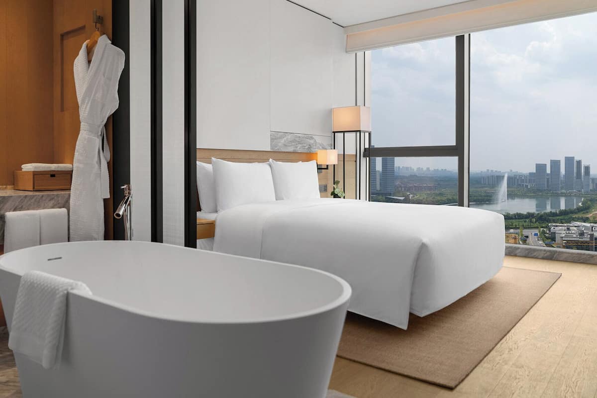 Superior Room, 1 Queen Bed (Superior)