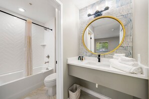 House | 2 bedrooms, iron/ironing board, Internet - Chic Condo Retreat in Central Buckhead Atlanta (Atlanta)
