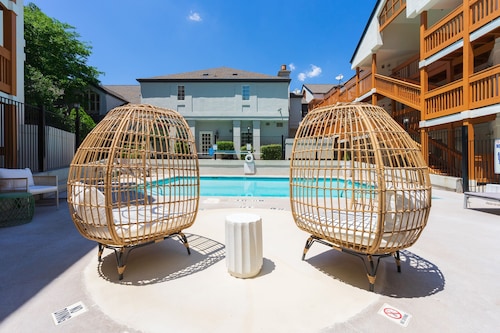 Chic Condo Retreat in Central Buckhead Atlanta