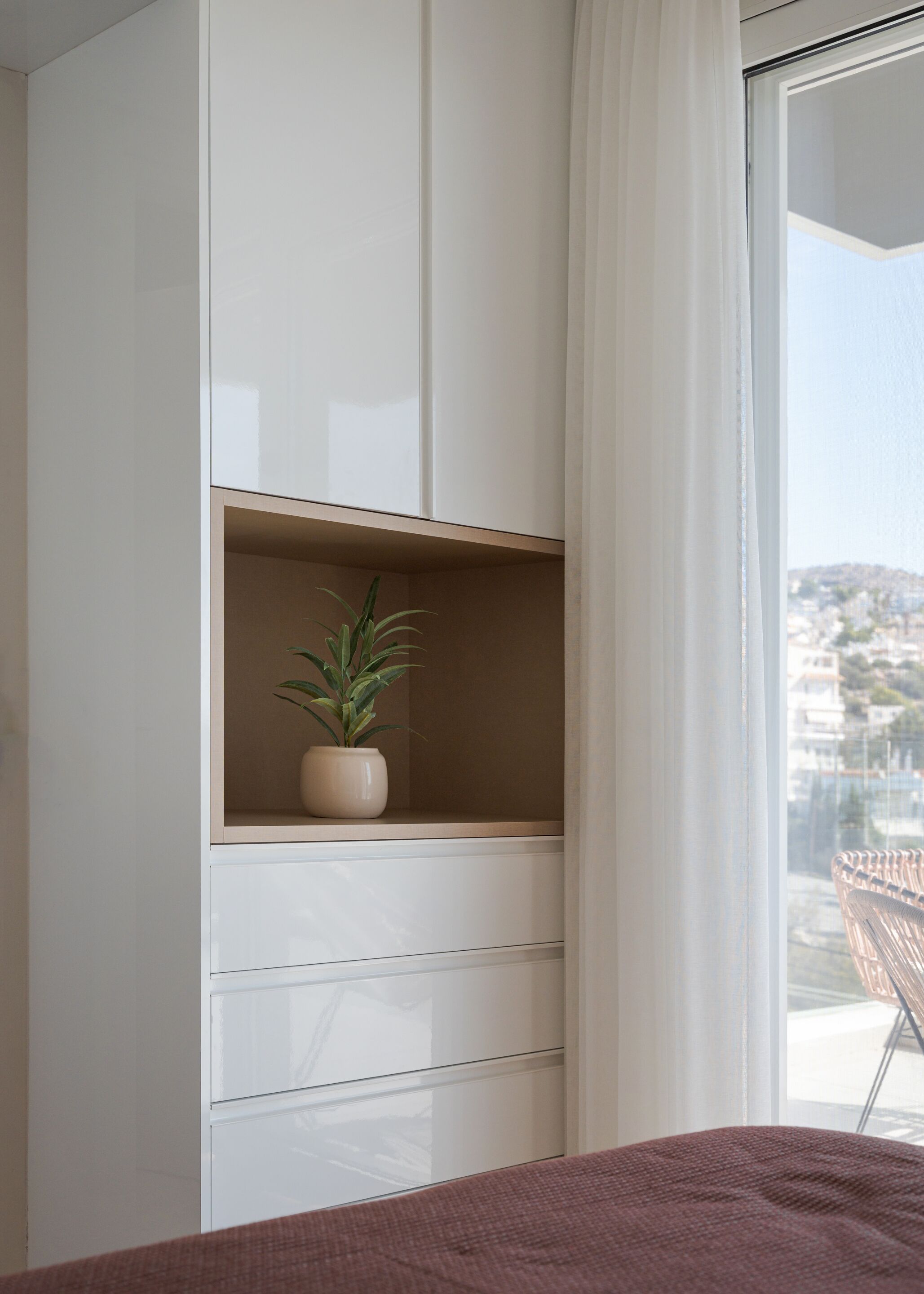 3 chambres, coffres-forts dans les chambres, bureau, rideaux occultants