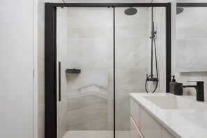 Exclusive Apartment | Bathroom | Shower, rainfall showerhead, free toiletries, hair dryer - Athenian Riviera Elegant Residence (Vari-Voula-Vouliagmeni)